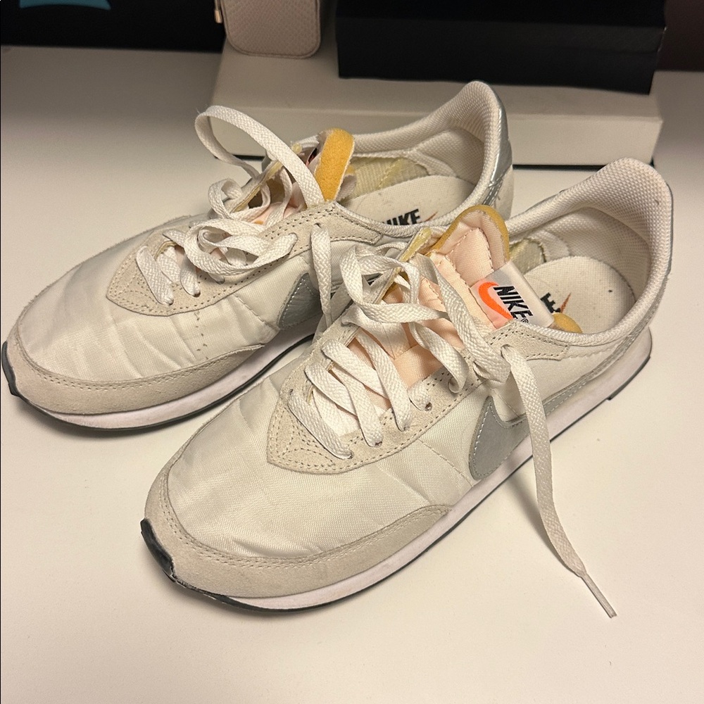Nike Cream and Gray Running Shoes